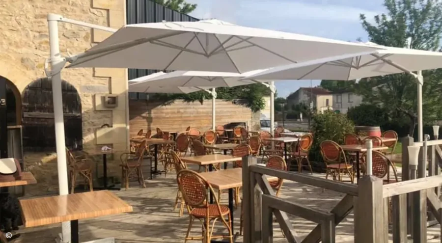 Terrasse du restaurant L’Osmose à Eyrans
