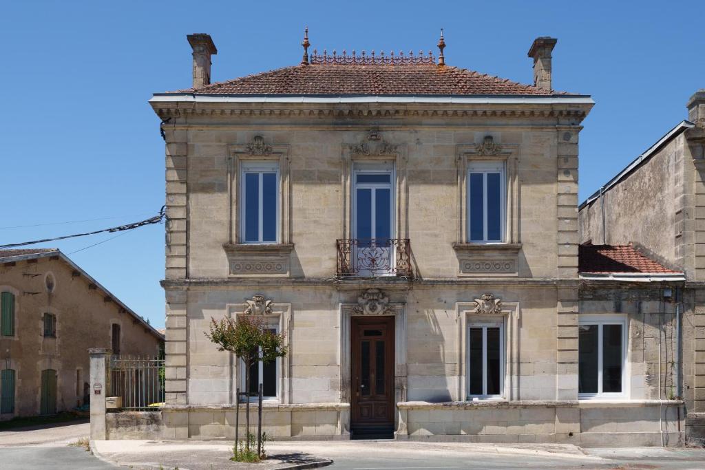Façade en pierre de Maison Eyrans